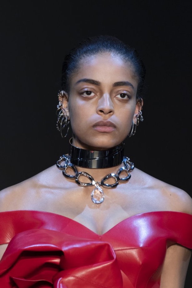 عرض أزياء ألكسندر ماكوين لموسم خريف وشتاء 2019