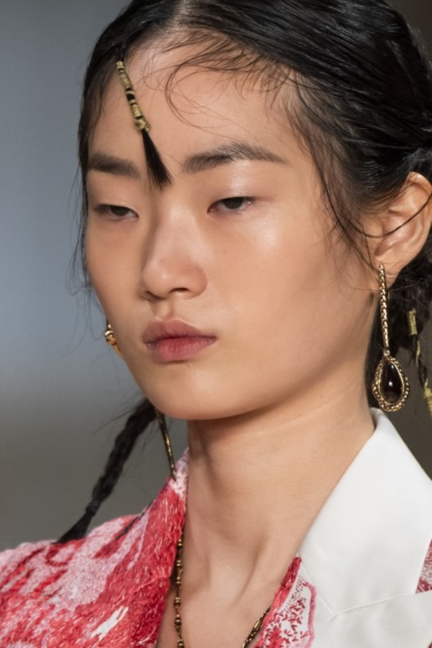 اسبوع الموضة في باريس 2019 مجموعة الملابس الجاهزة من ألكسندر ماكوين لربيع وصيف 2020