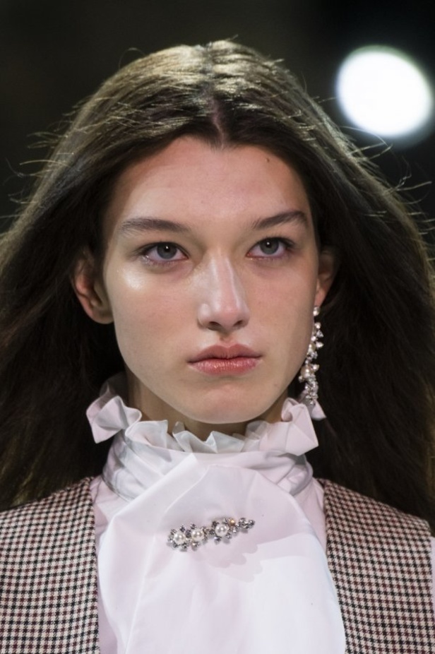 مجموعة الألبسة الراقية من ألكسندر فوتييه لربيع 2019