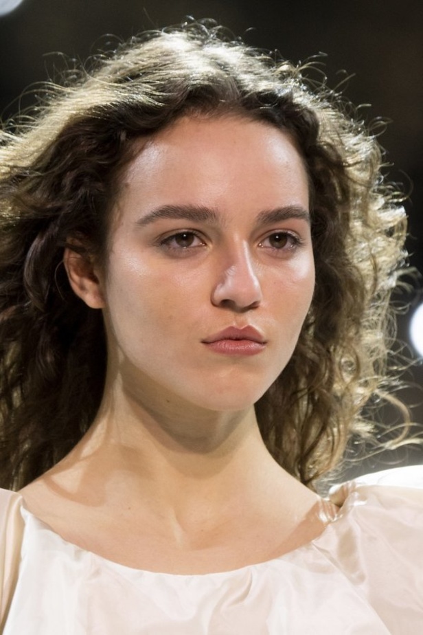 مجموعة الألبسة الراقية من ألكسندر فوتييه لربيع 2019