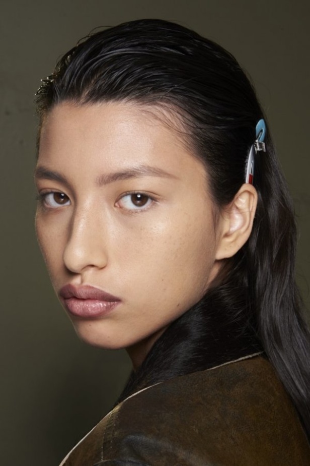 عرض ازياء مجموعة ACNE STUDIOS ربيع وصيف 2021 من اسبوع الموضة في باريس