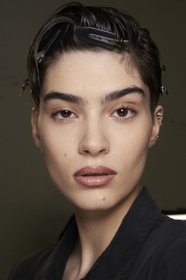 عرض ازياء مجموعة ACNE STUDIOS ربيع وصيف 2021 من اسبوع الموضة في باريس