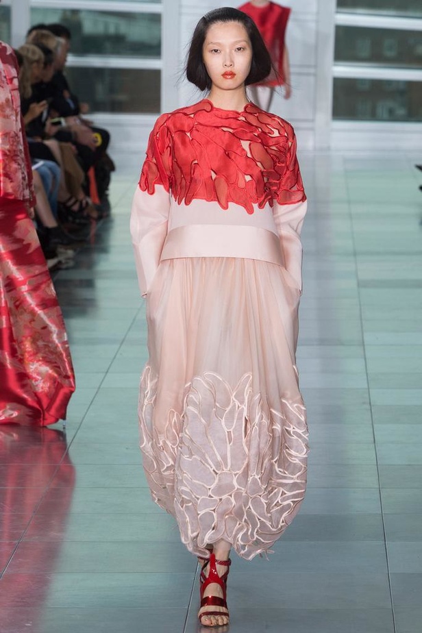 بريق السجادة الحمراء لدى Antonio Berardi في أسبوع لندن