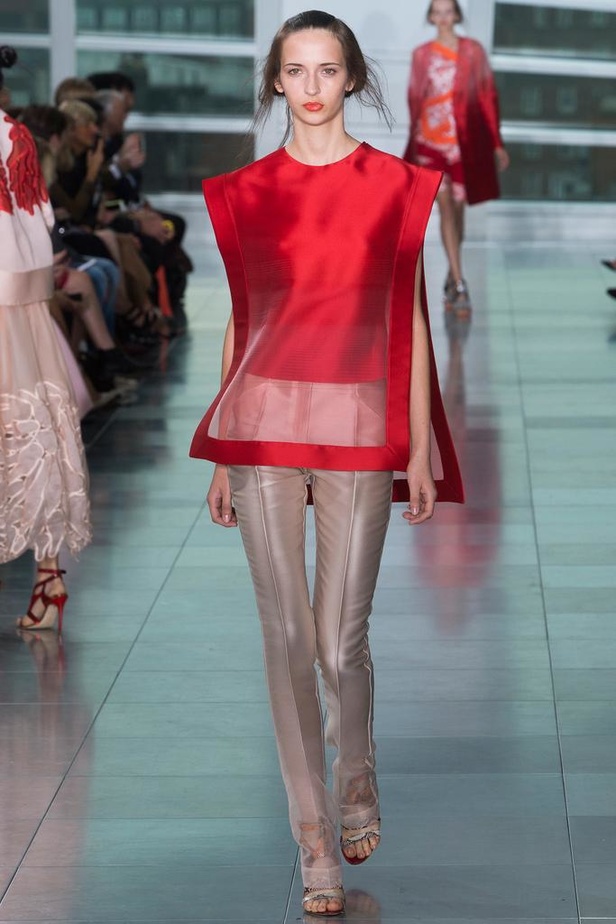 بريق السجادة الحمراء لدى Antonio Berardi في أسبوع لندن