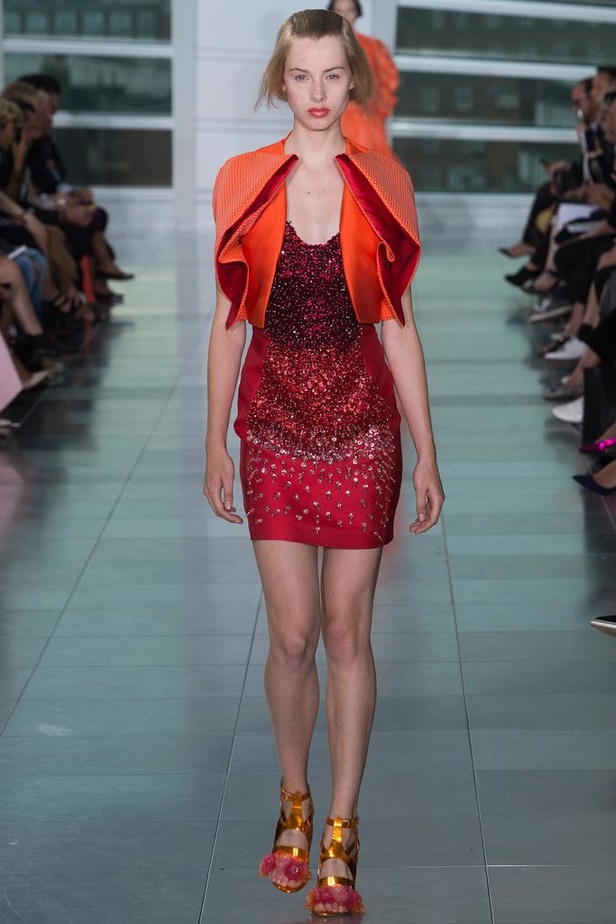 بريق السجادة الحمراء لدى Antonio Berardi في أسبوع لندن