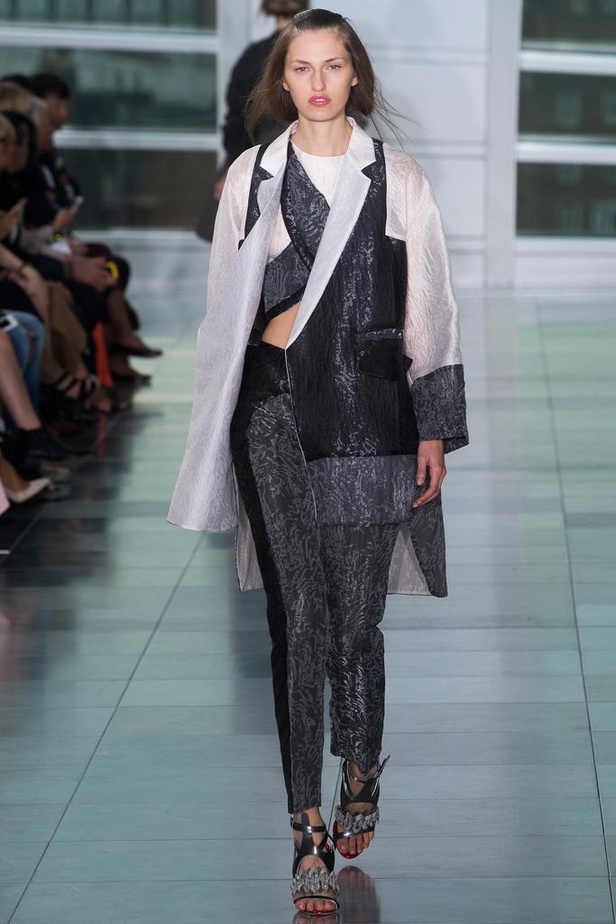 بريق السجادة الحمراء لدى Antonio Berardi في أسبوع لندن