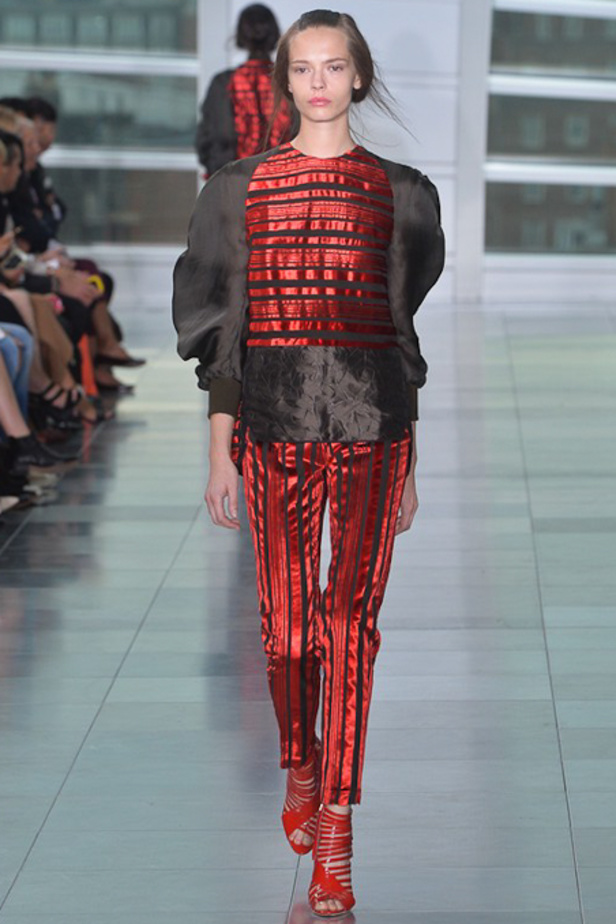 بريق السجادة الحمراء لدى Antonio Berardi في أسبوع لندن