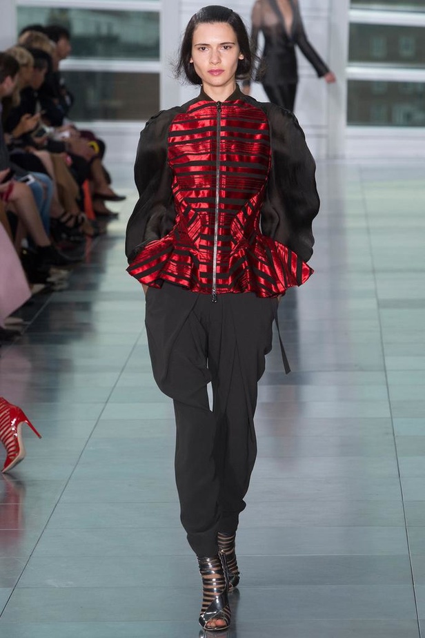 بريق السجادة الحمراء لدى Antonio Berardi في أسبوع لندن