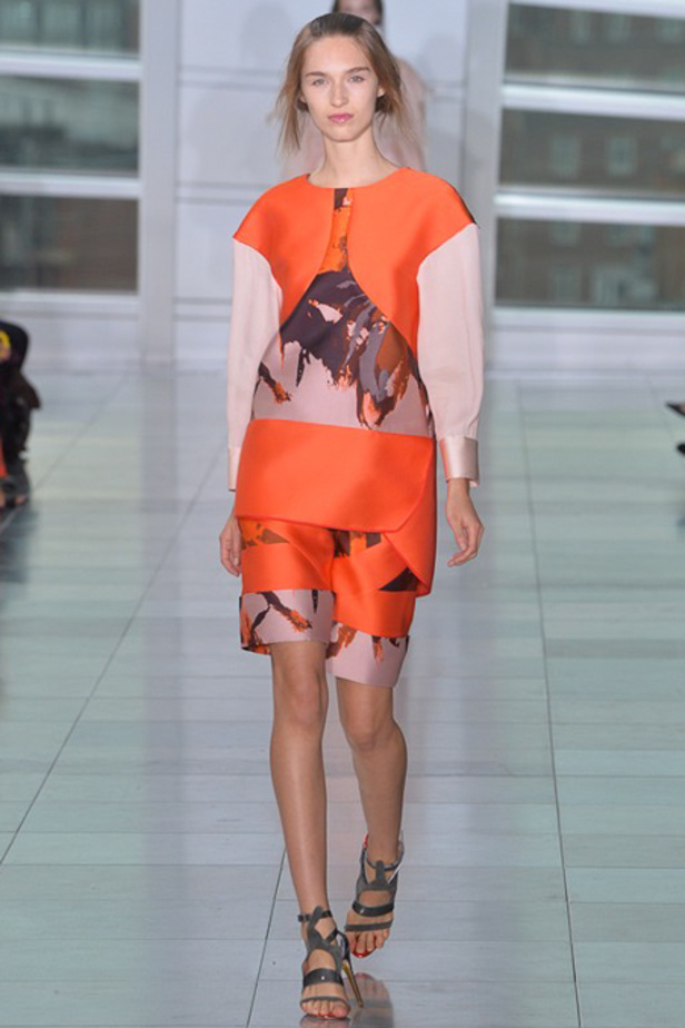 بريق السجادة الحمراء لدى Antonio Berardi في أسبوع لندن