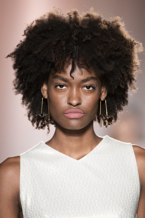 اسبوع الموضة في ميلان 2019 أزياء AIGNER الفاخرة لربيع وصيف 2020