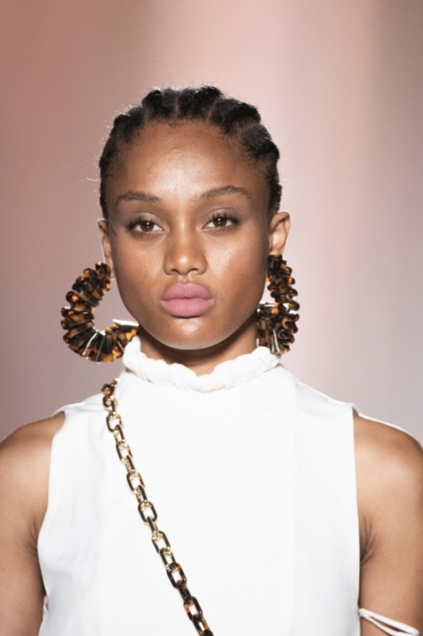 اسبوع الموضة في ميلان 2019 أزياء AIGNER الفاخرة لربيع وصيف 2020