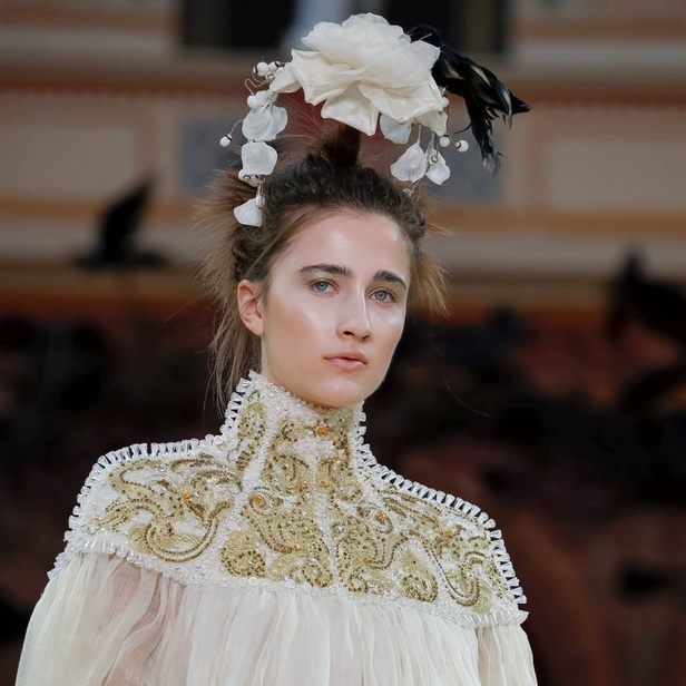 عرض مجموعة Guo Pei كوتور خريف شتاء  