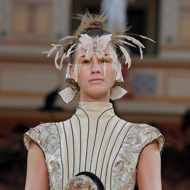 عرض مجموعة Guo Pei كوتور خريف شتاء  