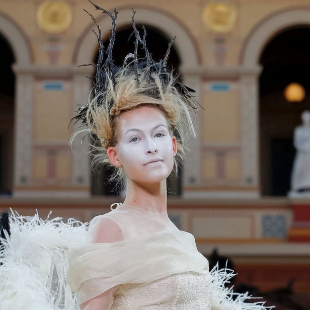 عرض مجموعة Guo Pei كوتور خريف شتاء  