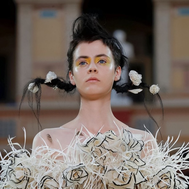 عرض مجموعة Guo Pei كوتور خريف شتاء  