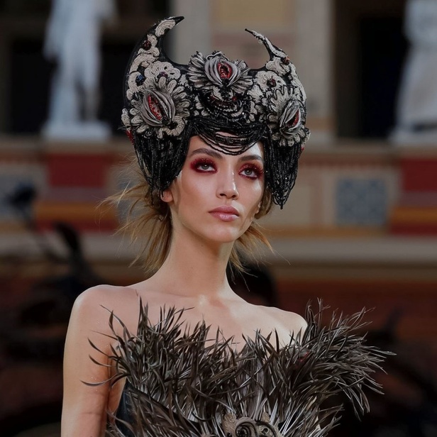 عرض مجموعة Guo Pei كوتور خريف شتاء  