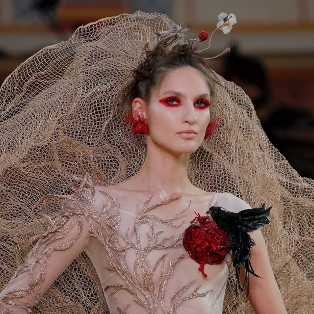 عرض مجموعة Guo Pei كوتور خريف شتاء  