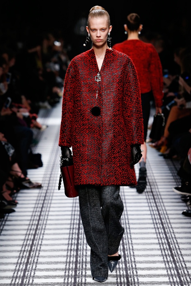 Balenciaga: التميزّ والفرادة والجمال