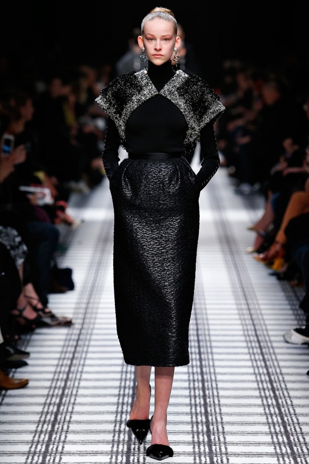 Balenciaga: التميزّ والفرادة والجمال