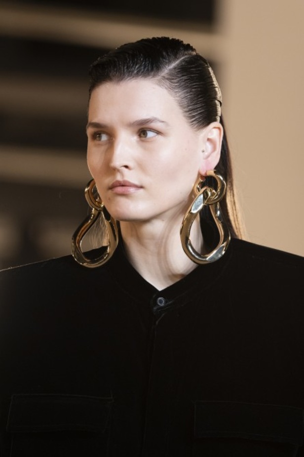 عرض ازياء balmain لخريف وشتاء 2020-2021 مباشرة من باريس