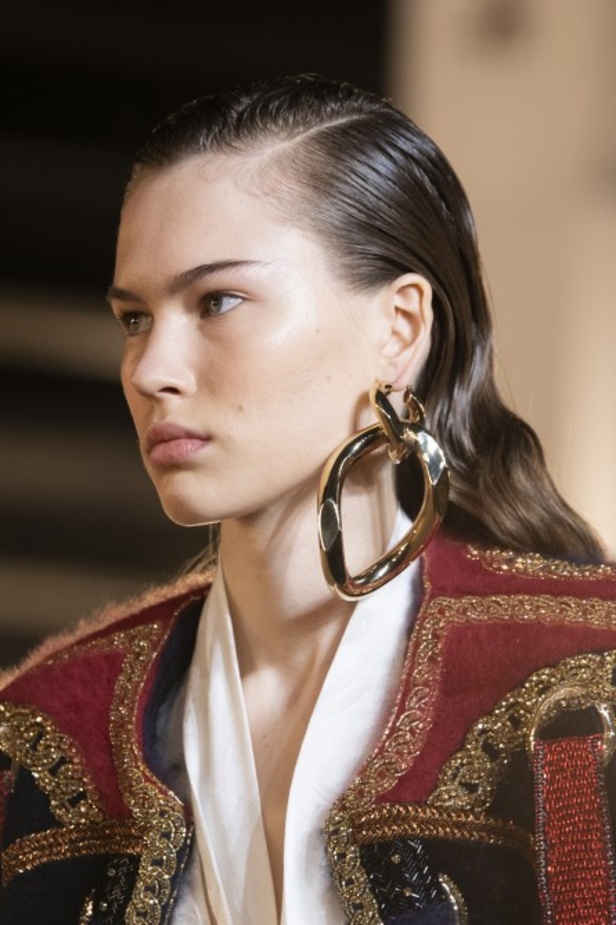 عرض ازياء balmain لخريف وشتاء 2020-2021 مباشرة من باريس