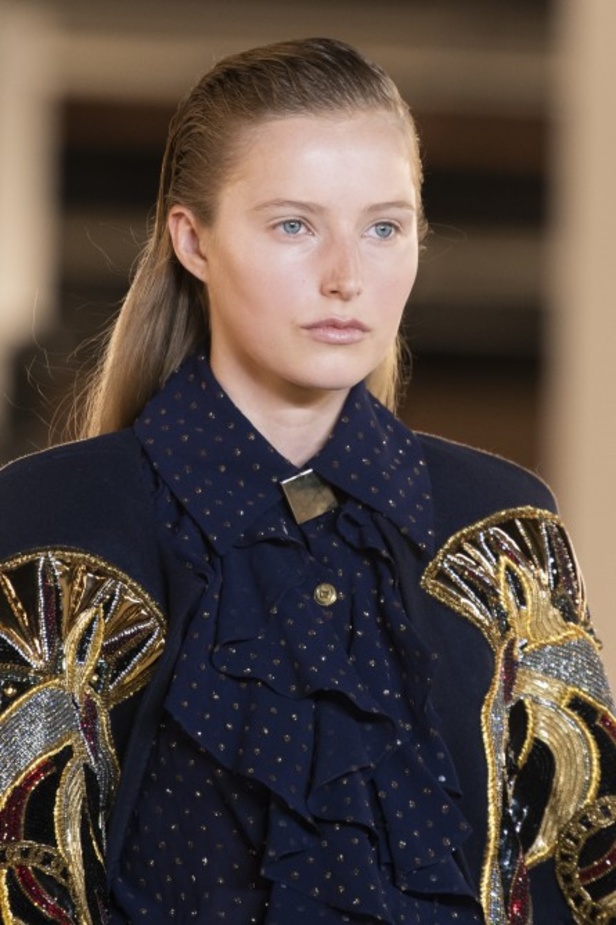 عرض ازياء balmain لخريف وشتاء 2020-2021 مباشرة من باريس