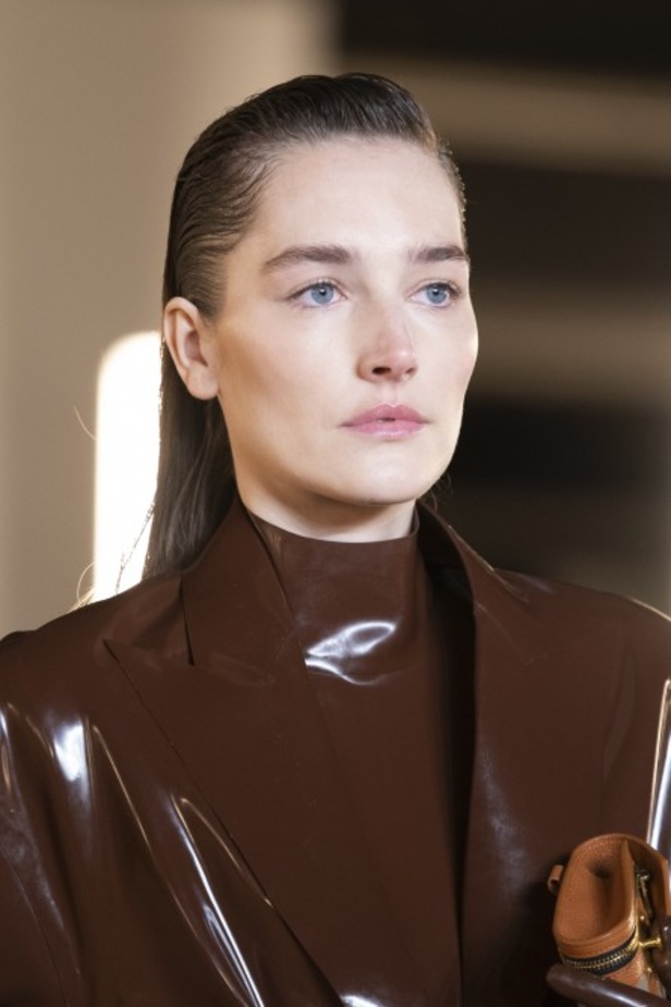 عرض ازياء balmain لخريف وشتاء 2020-2021 مباشرة من باريس