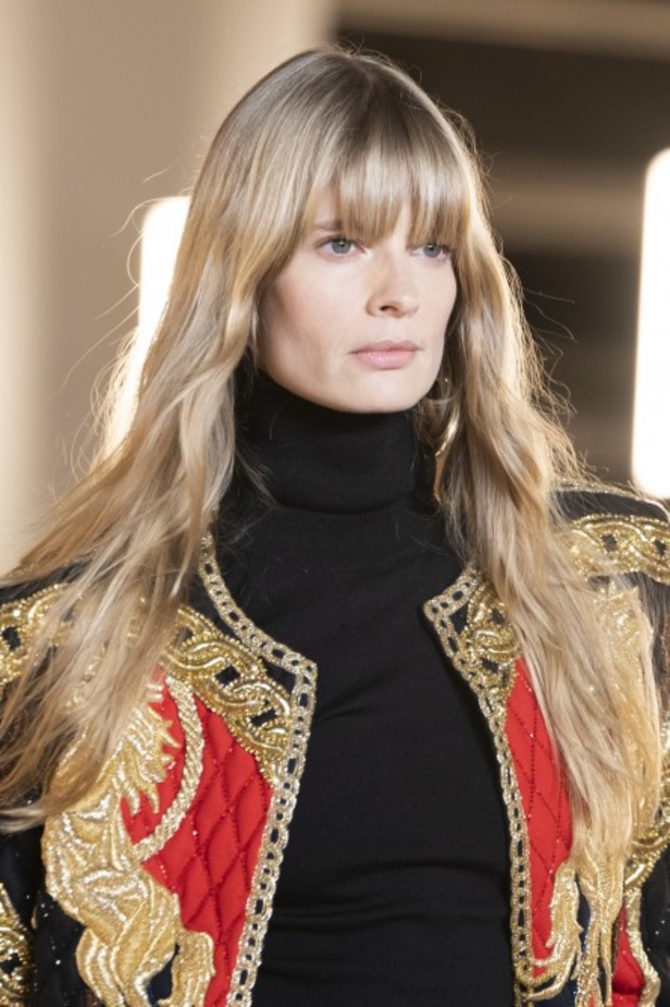 عرض ازياء balmain لخريف وشتاء 2020-2021 مباشرة من باريس