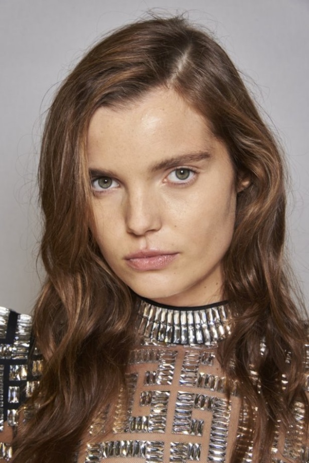 عرض ازياء مجموعة Balmain ربيع وصيف 2021 من اسبوع الموضة في باريس