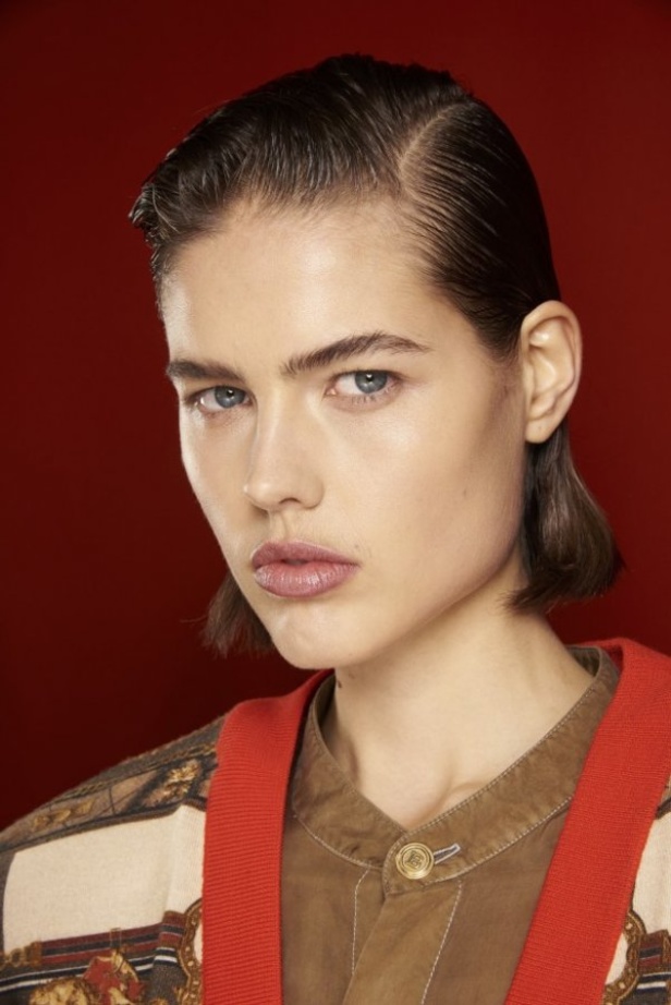 عرض ازياء balmain لخريف وشتاء 2020-2021 مباشرة من باريس