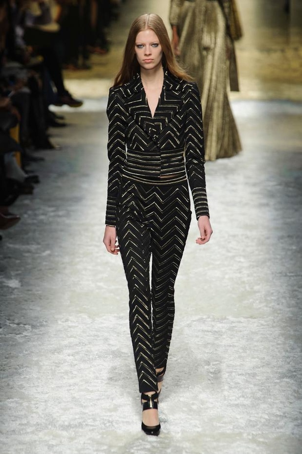 Blumarine: رومانسية مفعمة بالأنوثة والجرأة