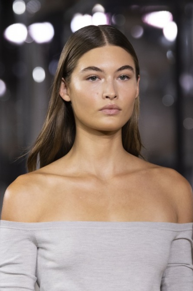 اسبوع الموضة في لندن 2019 عرض أزياء BURBERRY لربيع وصيف 2020