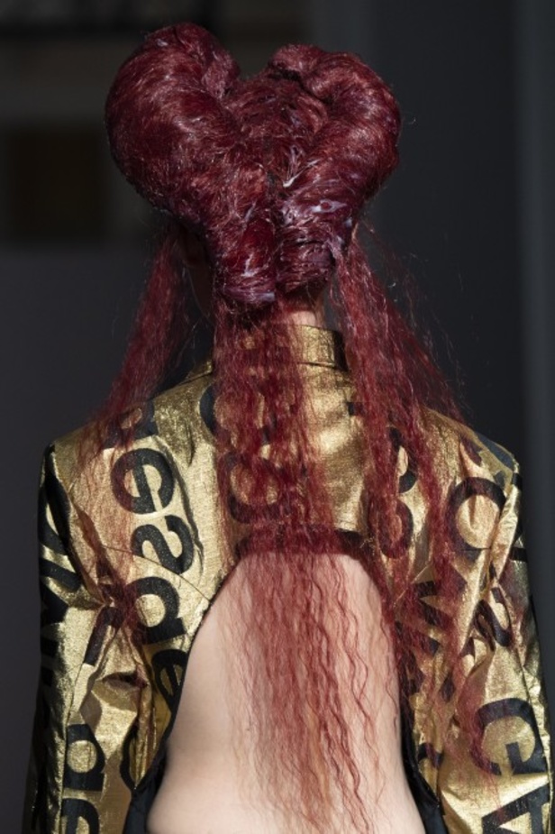 اسبوع الموضة في باريس 2019 مجموعة الملابس الجاهزة من COMME DES GARCONS  لربيع وصيف 2020 ‏