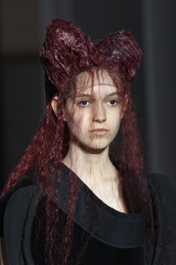 اسبوع الموضة في باريس 2019 مجموعة الملابس الجاهزة من COMME DES GARCONS  لربيع وصيف 2020 ‏