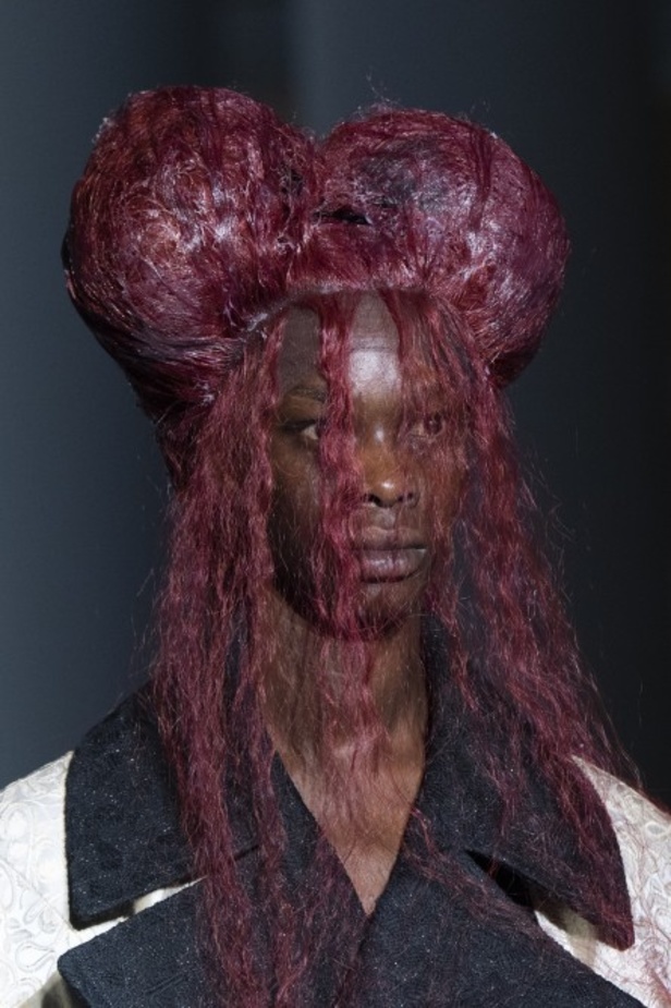 اسبوع الموضة في باريس 2019 مجموعة الملابس الجاهزة من COMME DES GARCONS  لربيع وصيف 2020 ‏