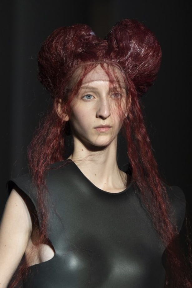 اسبوع الموضة في باريس 2019 مجموعة الملابس الجاهزة من COMME DES GARCONS  لربيع وصيف 2020 ‏