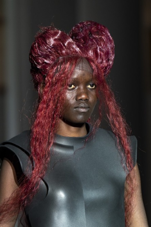 اسبوع الموضة في باريس 2019 مجموعة الملابس الجاهزة من COMME DES GARCONS  لربيع وصيف 2020 ‏