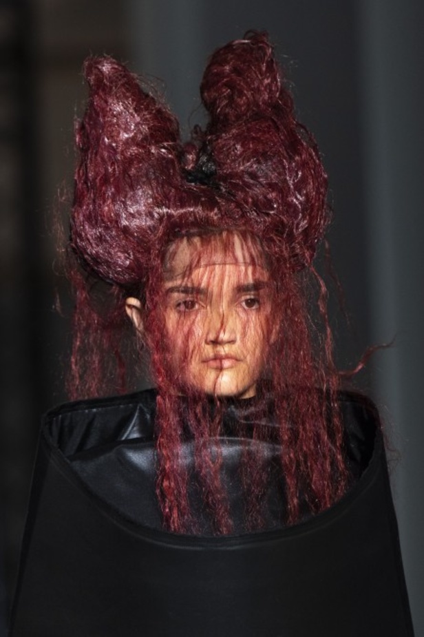 اسبوع الموضة في باريس 2019 مجموعة الملابس الجاهزة من COMME DES GARCONS  لربيع وصيف 2020 ‏