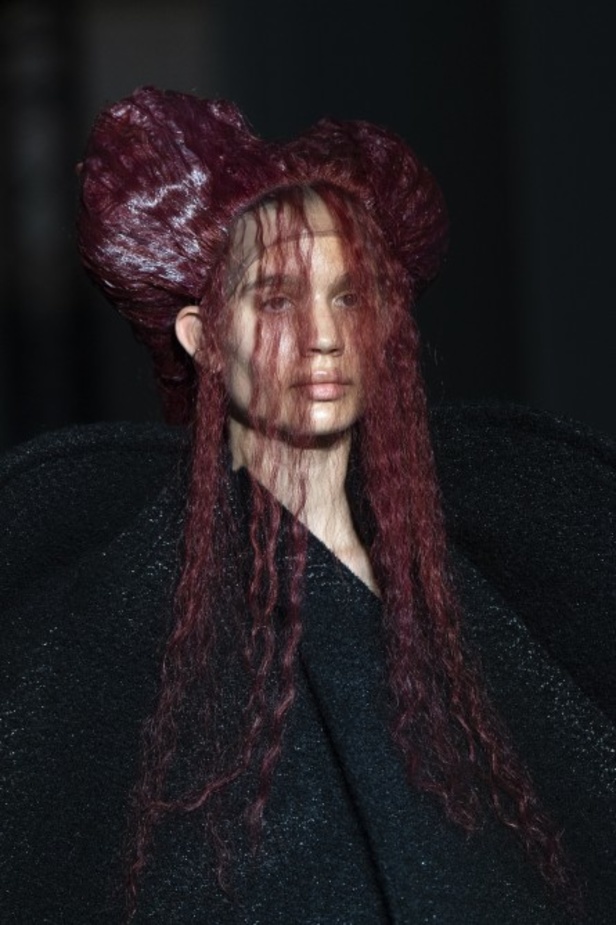 اسبوع الموضة في باريس 2019 مجموعة الملابس الجاهزة من COMME DES GARCONS  لربيع وصيف 2020 ‏