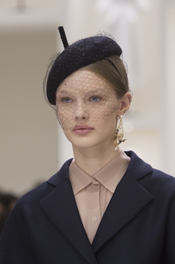 الأنوثة والأناقة.. عنوانا مجموعة دار Dior للهوت كوتور لخريف وشتاء 2018 - 2019 