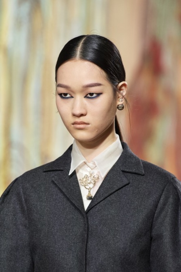 عرض أزياء ديور Dior للتصاميم الراقية لموسم خريف وشتاء 2021-2022