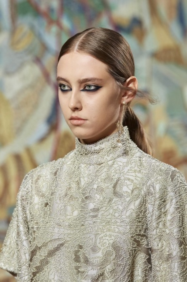 عرض أزياء ديور Dior للتصاميم الراقية لموسم خريف وشتاء 2021-2022