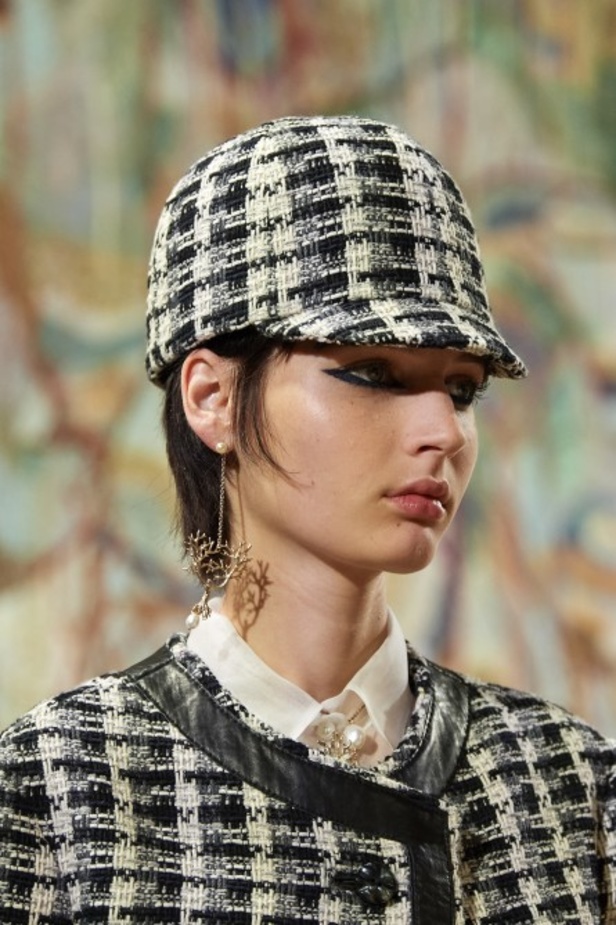 عرض أزياء ديور Dior للتصاميم الراقية لموسم خريف وشتاء 2021-2022