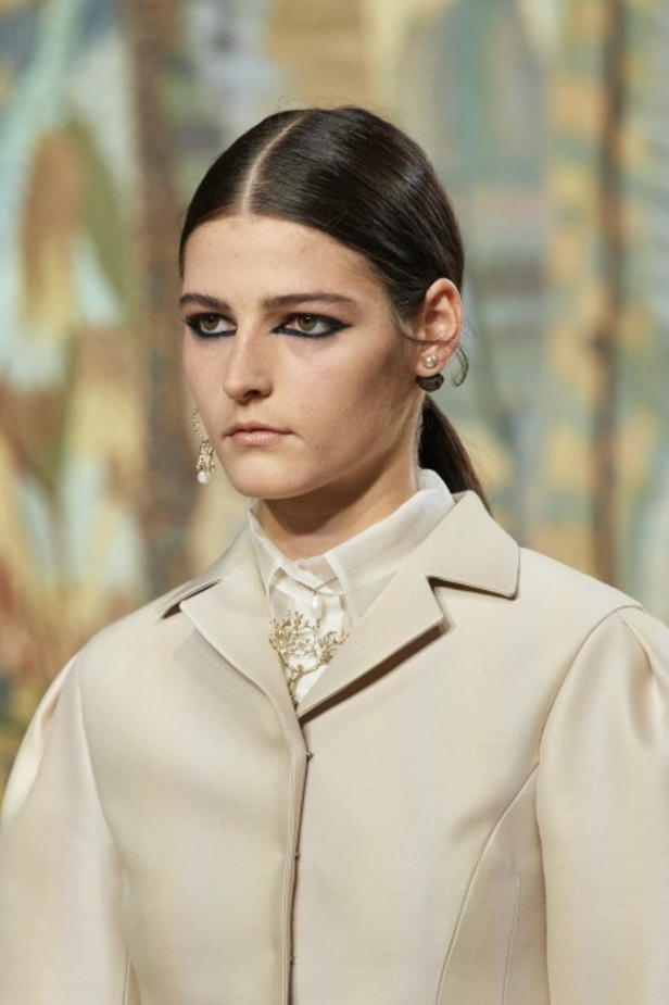 عرض أزياء ديور Dior للتصاميم الراقية لموسم خريف وشتاء 2021-2022