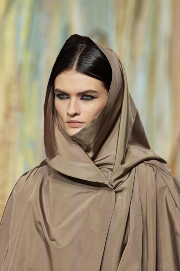 عرض أزياء ديور Dior للتصاميم الراقية لموسم خريف وشتاء 2021-2022