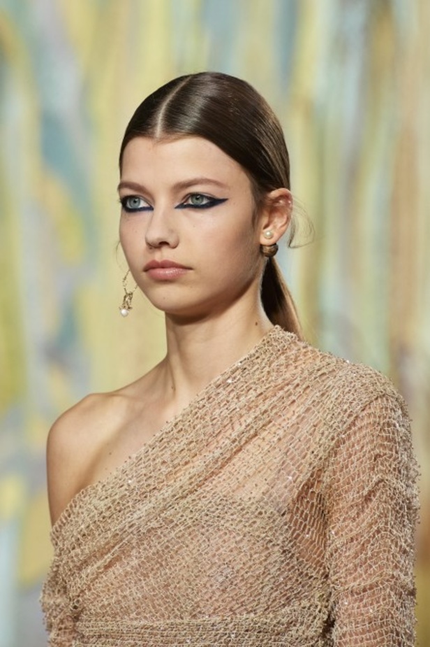 عرض أزياء ديور Dior للتصاميم الراقية لموسم خريف وشتاء 2021-2022