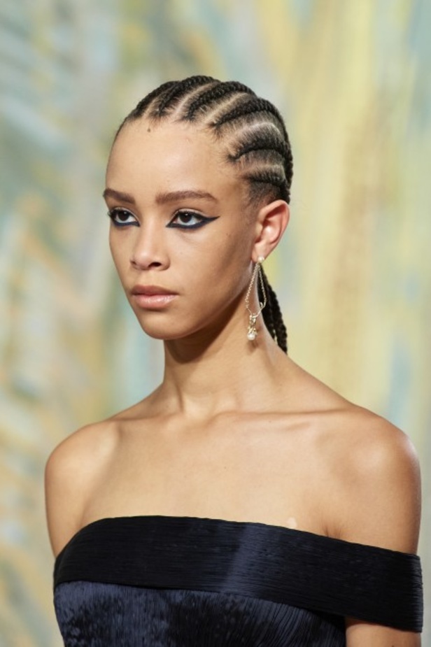 عرض أزياء ديور Dior للتصاميم الراقية لموسم خريف وشتاء 2021-2022