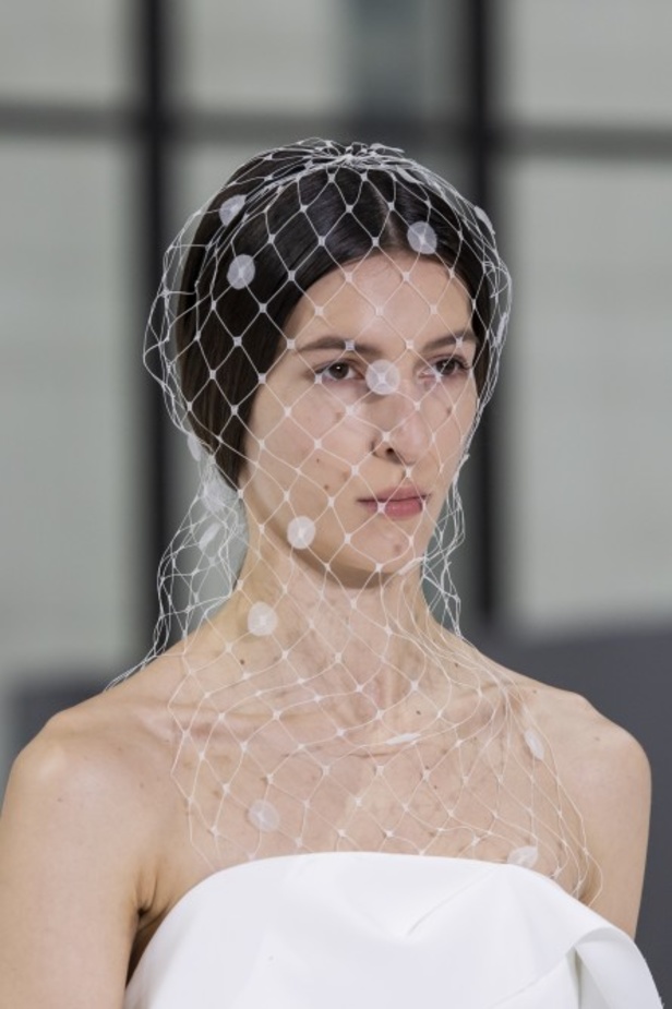 فساتين كارولينا هيريرا لخريف وشتاء 2020-2021 من اسبوع الموضة في نيويورك