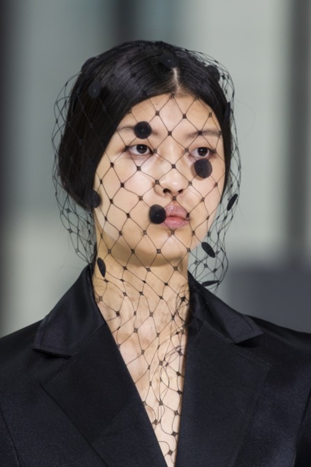 فساتين كارولينا هيريرا لخريف وشتاء 2020-2021 من اسبوع الموضة في نيويورك