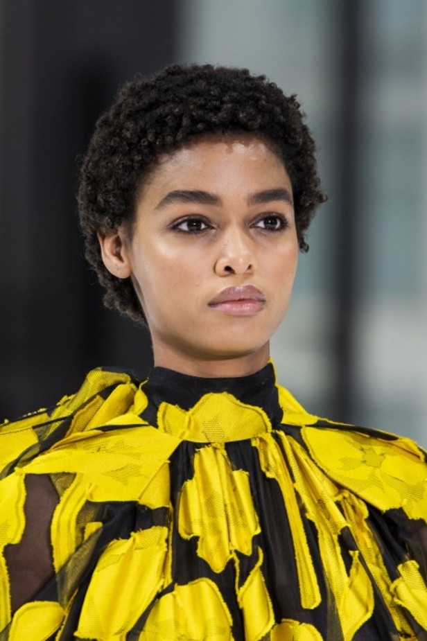 فساتين كارولينا هيريرا لخريف وشتاء 2020-2021 من اسبوع الموضة في نيويورك